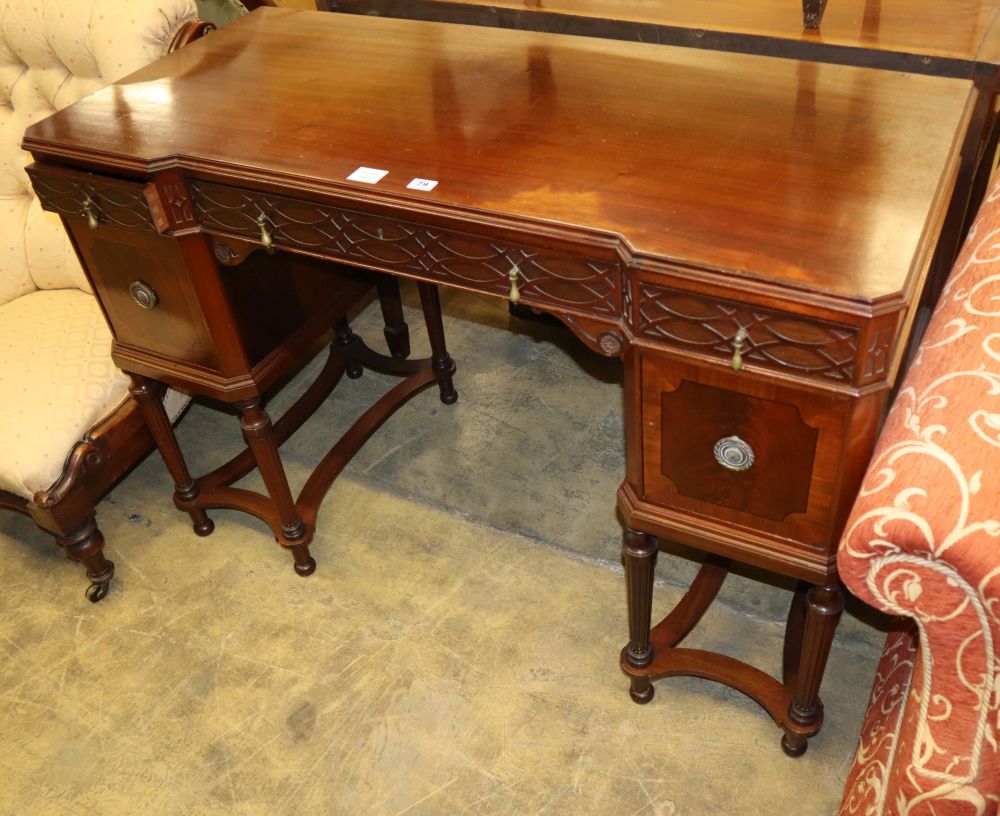 A small Edwardian mahogany dressing table, W.122cm